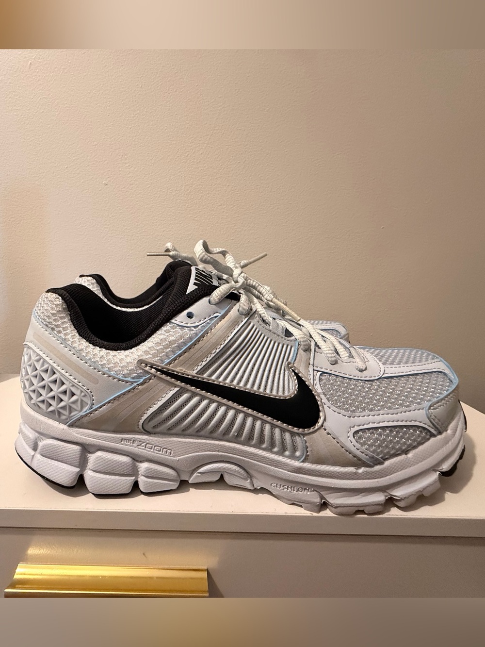 Nike Zoom Vomero 5 - Size 9.5 Women’s